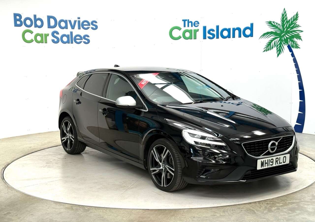 A 2019 VOLVO V40 1.5 T3 R-Design Edition Hatchback 5dr Petrol Auto Euro 6 (s/s) (152 ps) R-D A 2019 VOLVO V40 1.5 T3 R-Design Edition Hatchback 5dr Petrol Auto Euro 6 (s/s) (152 ps) R-D