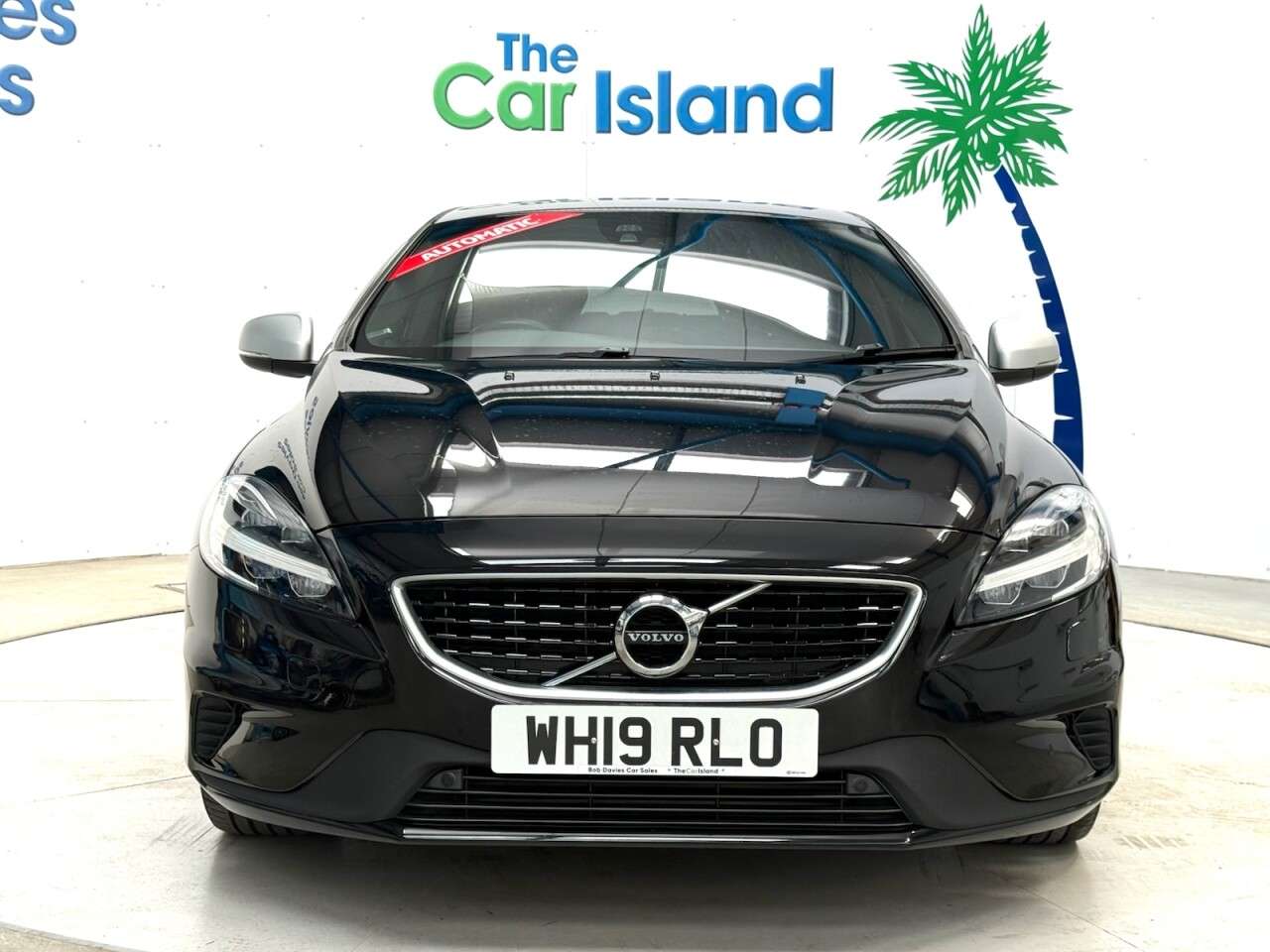 A 2019 VOLVO V40 1.5 T3 R-Design Edition Hatchback 5dr Petrol Auto Euro 6 (s/s) (152 ps) R-D A 2019 VOLVO V40 1.5 T3 R-Design Edition Hatchback 5dr Petrol Auto Euro 6 (s/s) (152 ps) R-D