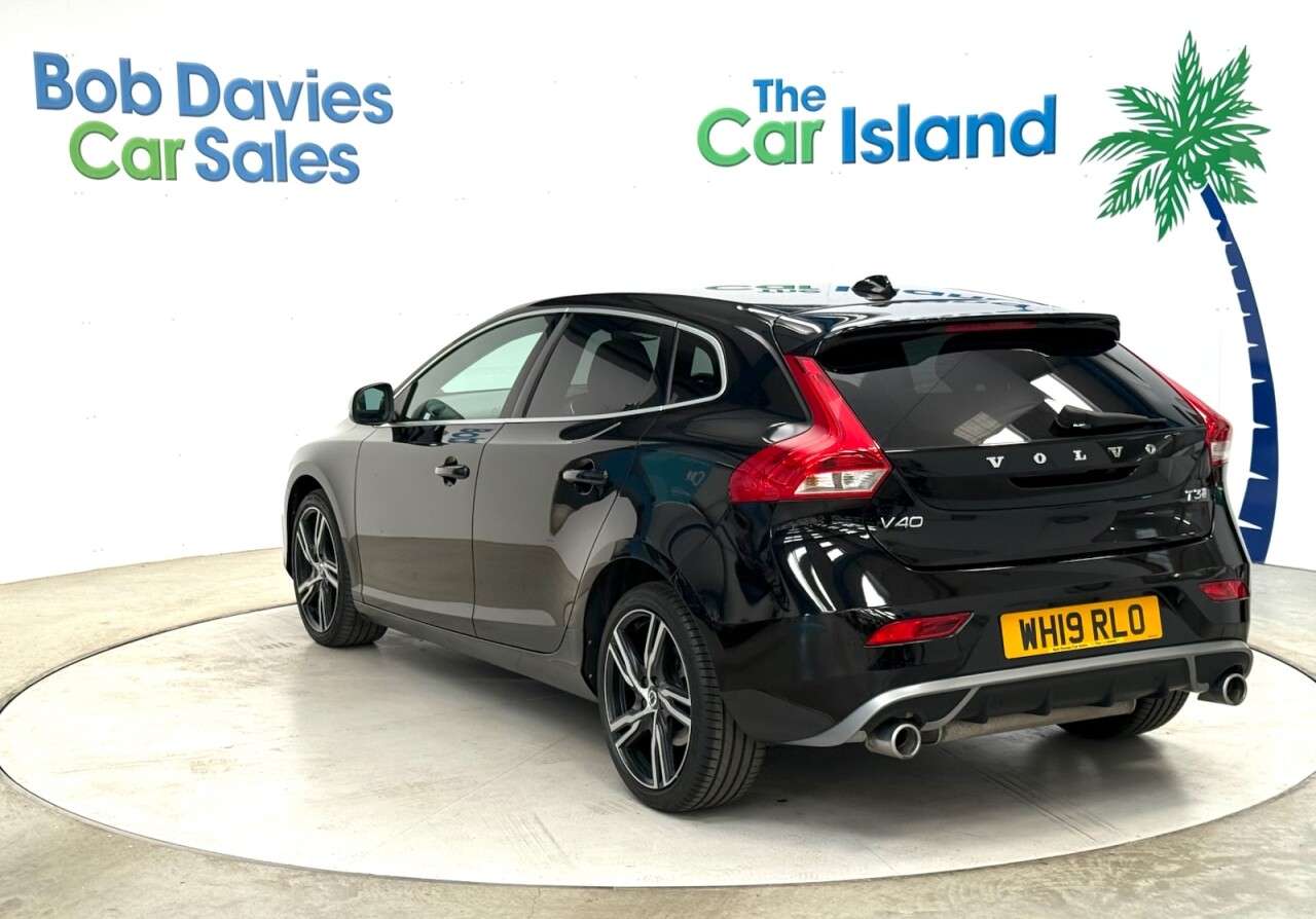 2019 VOLVO V40 2019 VOLVO V40