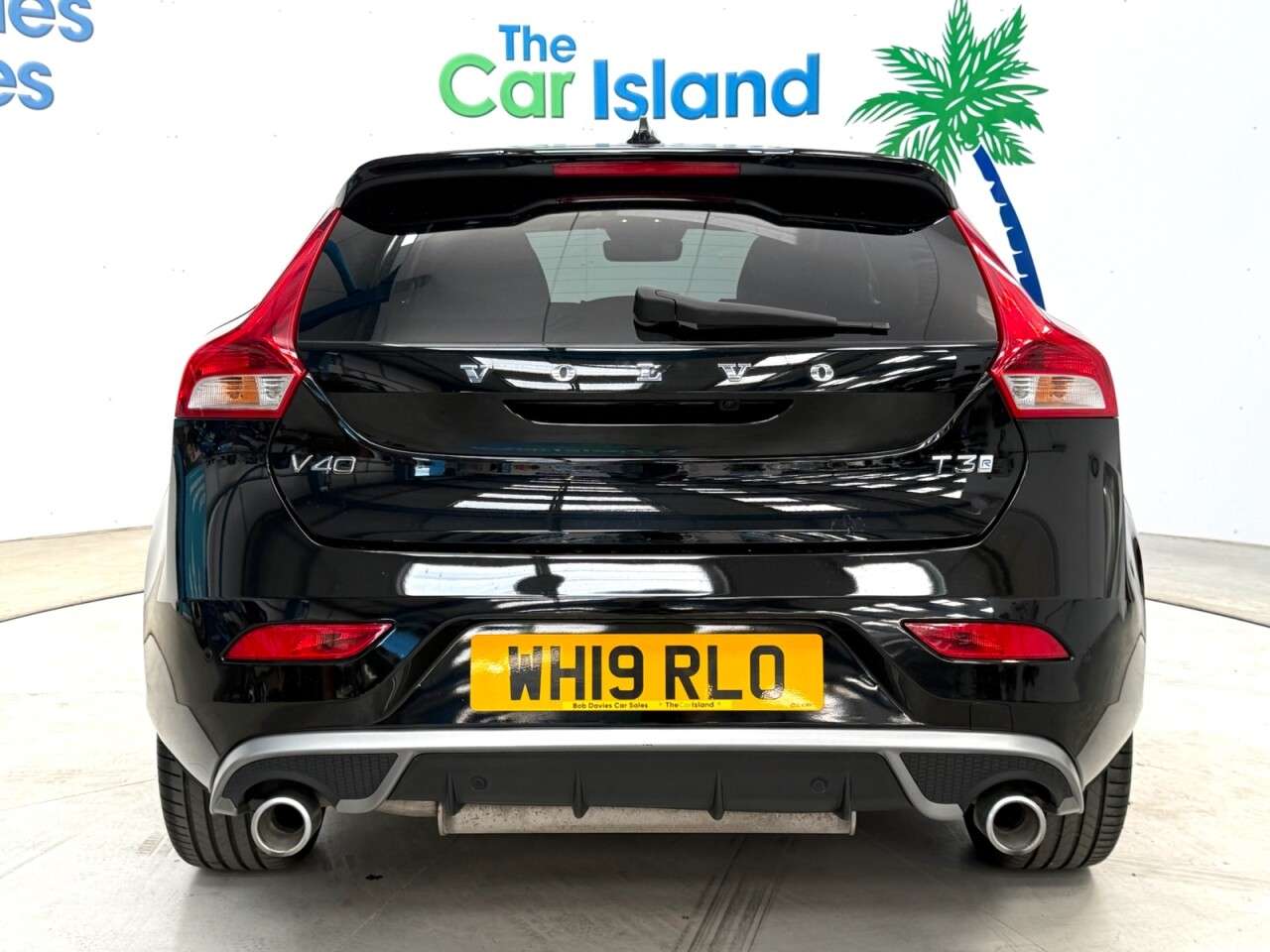 2019 VOLVO V40 2019 VOLVO V40