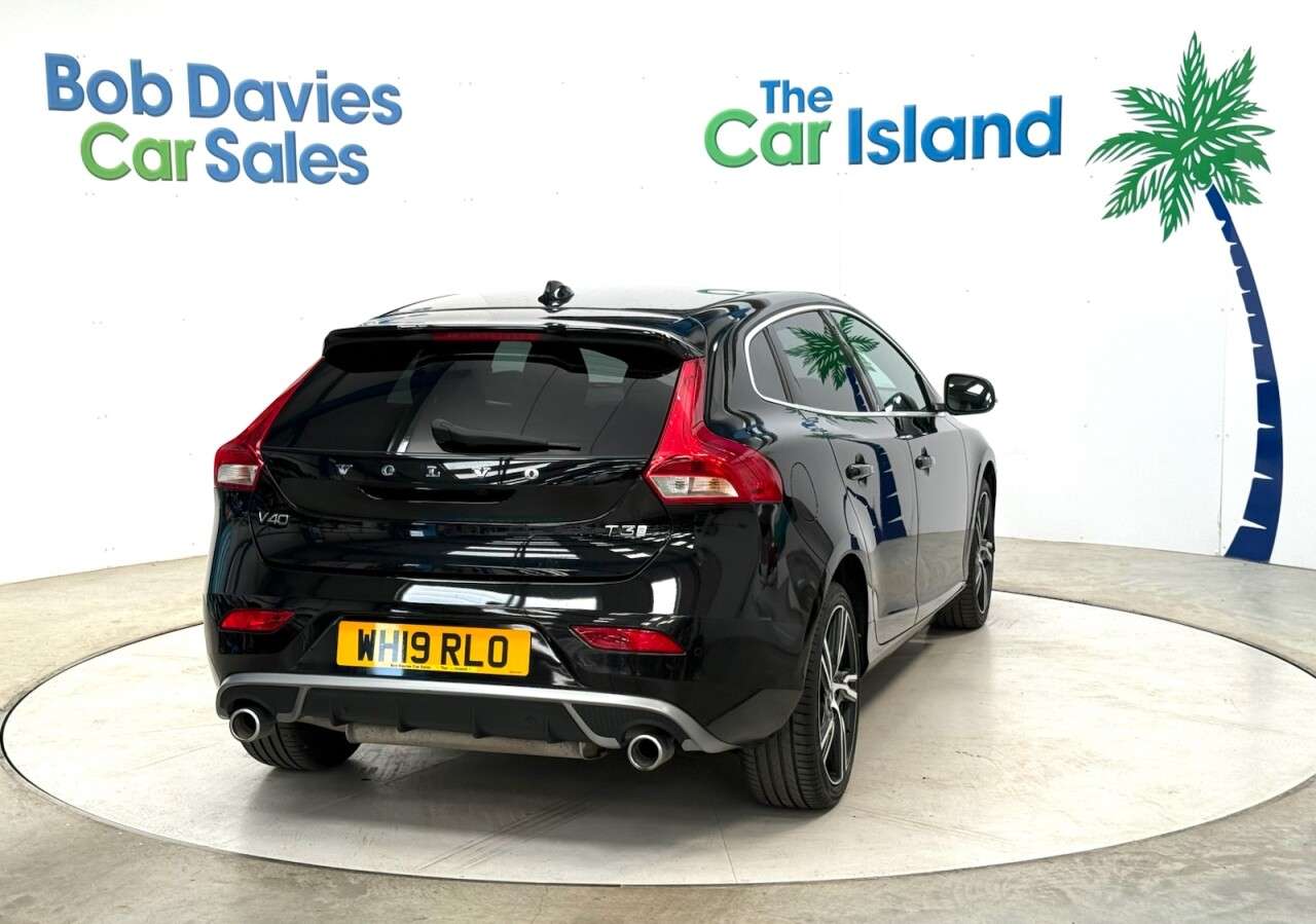 2019 VOLVO V40 2019 VOLVO V40