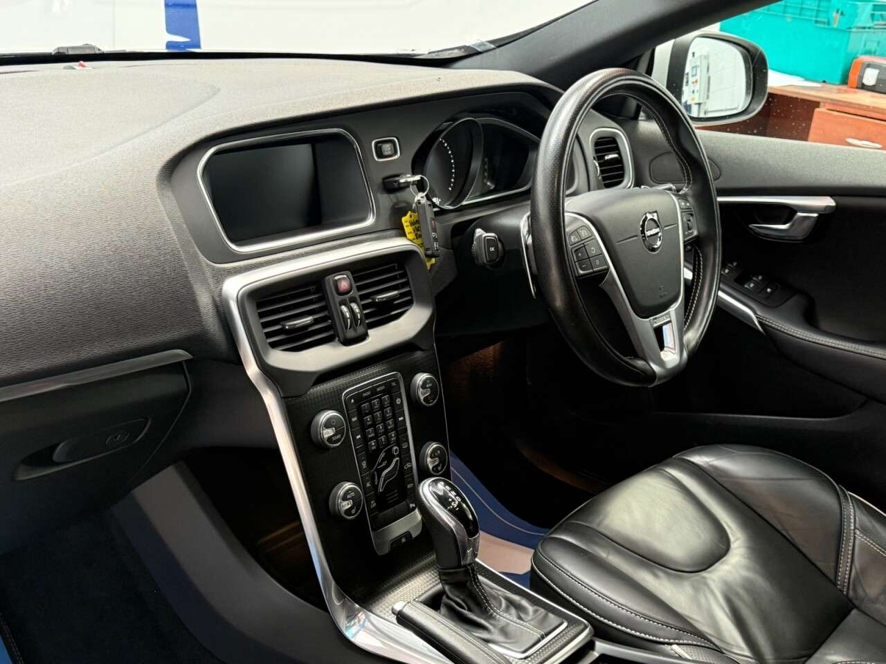 2019 VOLVO V40 2019 VOLVO V40