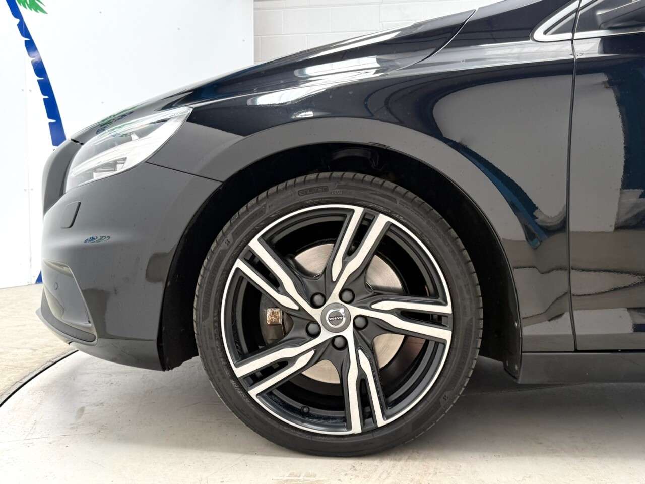 2019 VOLVO V40 2019 VOLVO V40