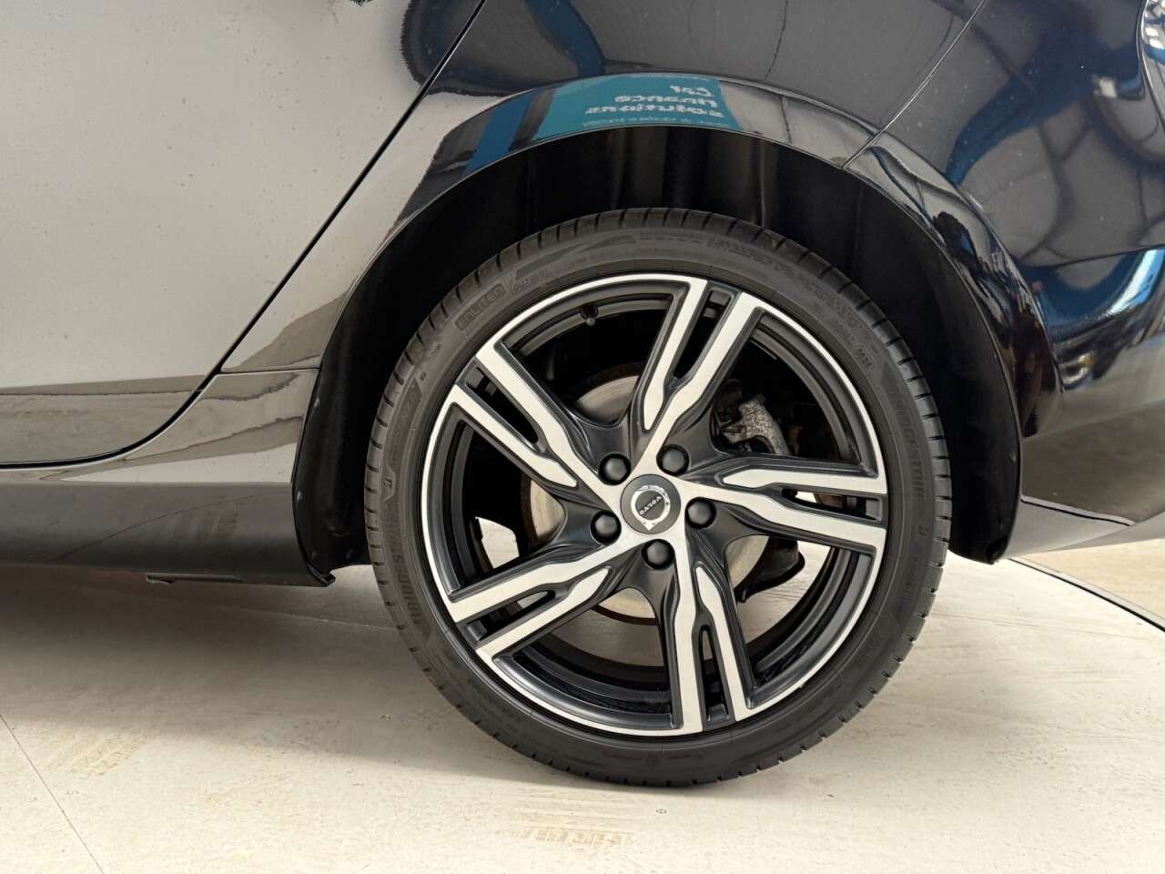 2019 VOLVO V40 2019 VOLVO V40