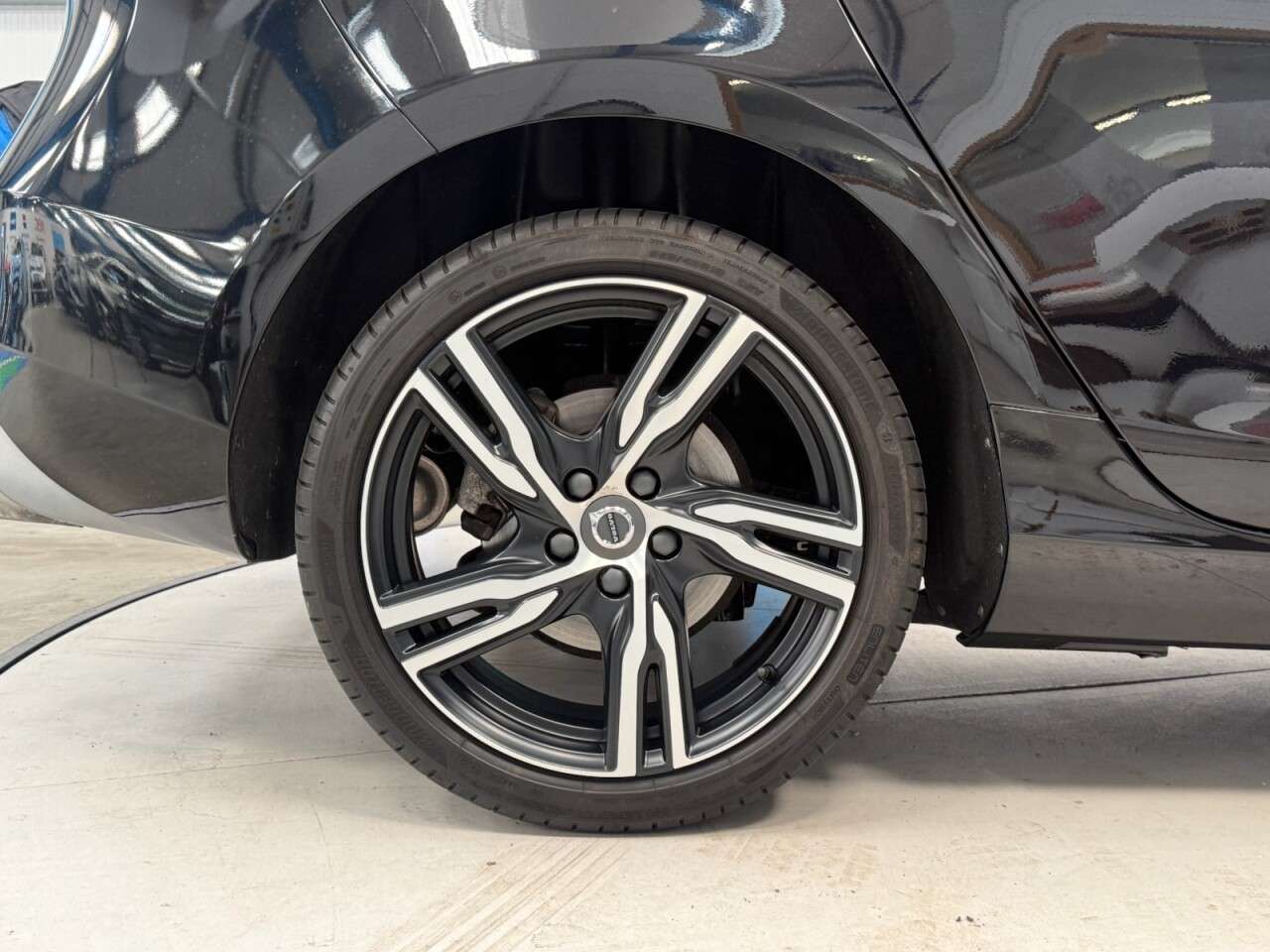 2019 VOLVO V40 2019 VOLVO V40