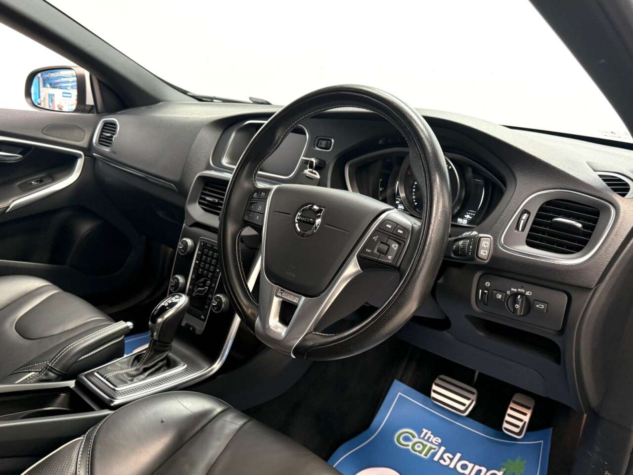 2019 VOLVO V40 2019 VOLVO V40