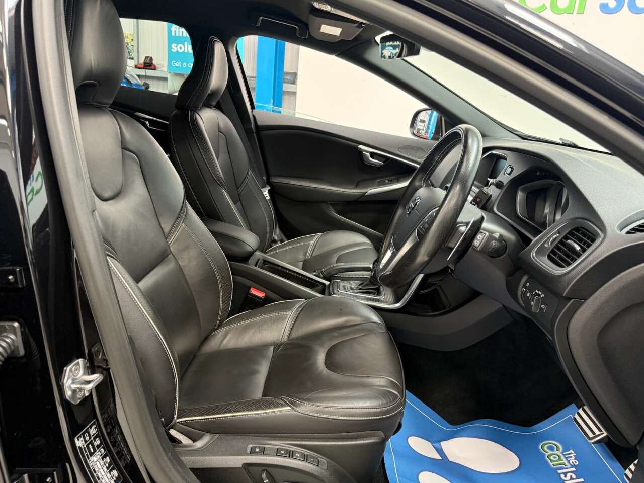 2019 VOLVO V40 2019 VOLVO V40