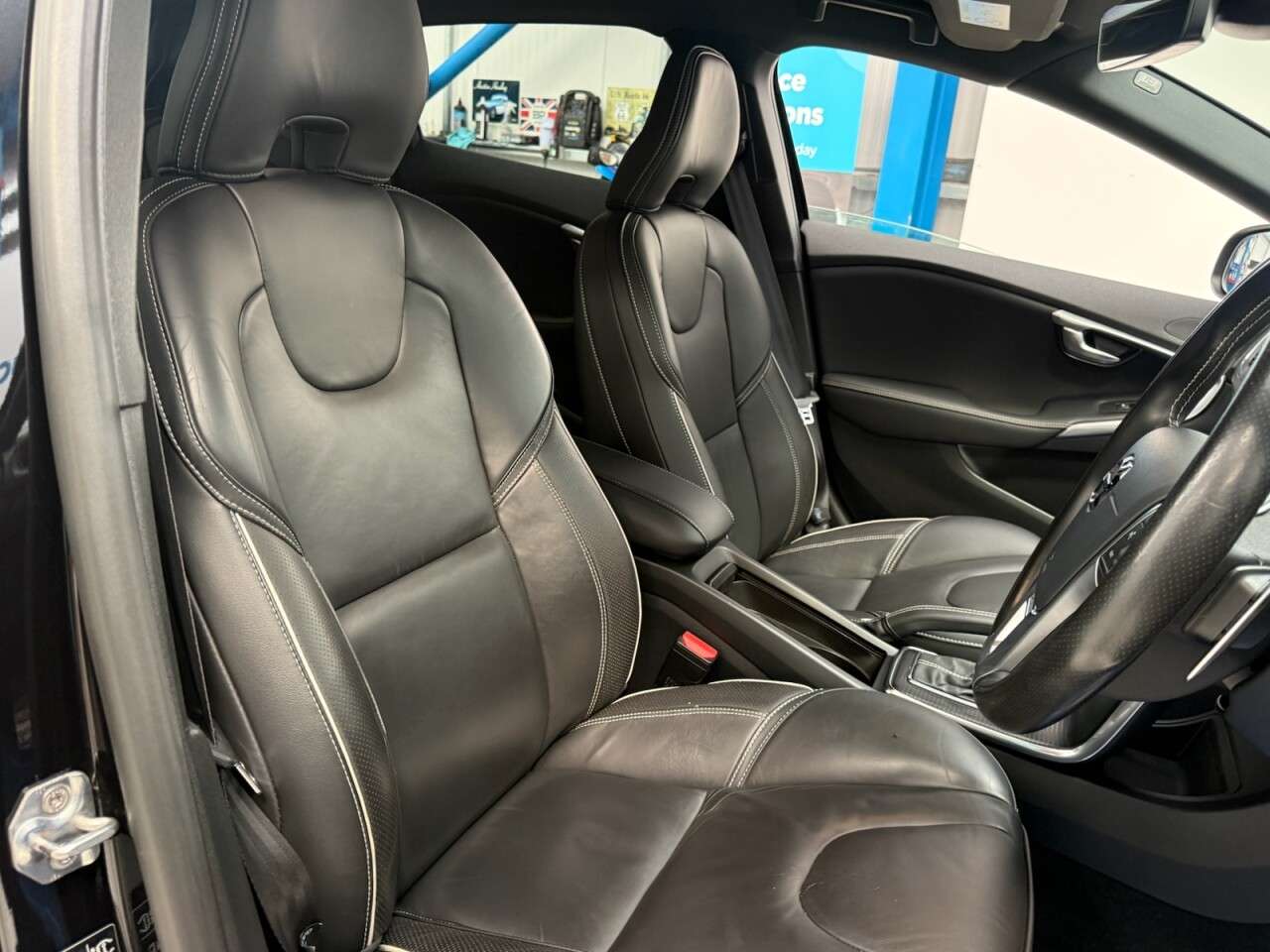 2019 VOLVO V40 2019 VOLVO V40