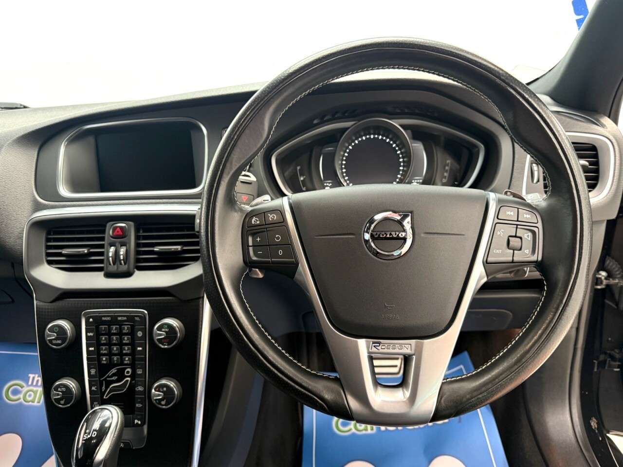 2019 VOLVO V40 2019 VOLVO V40