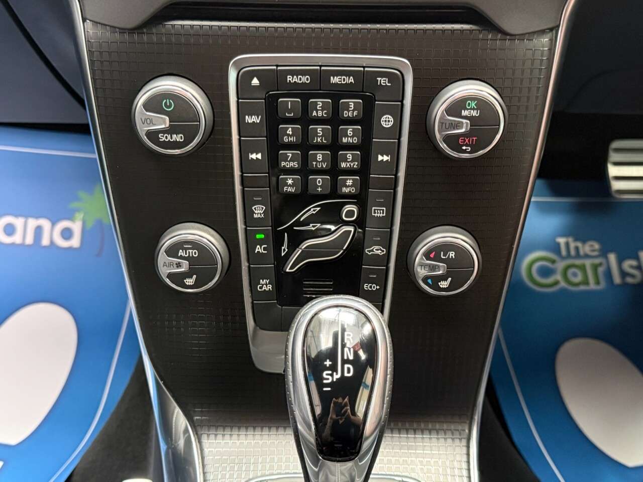 2019 VOLVO V40 2019 VOLVO V40