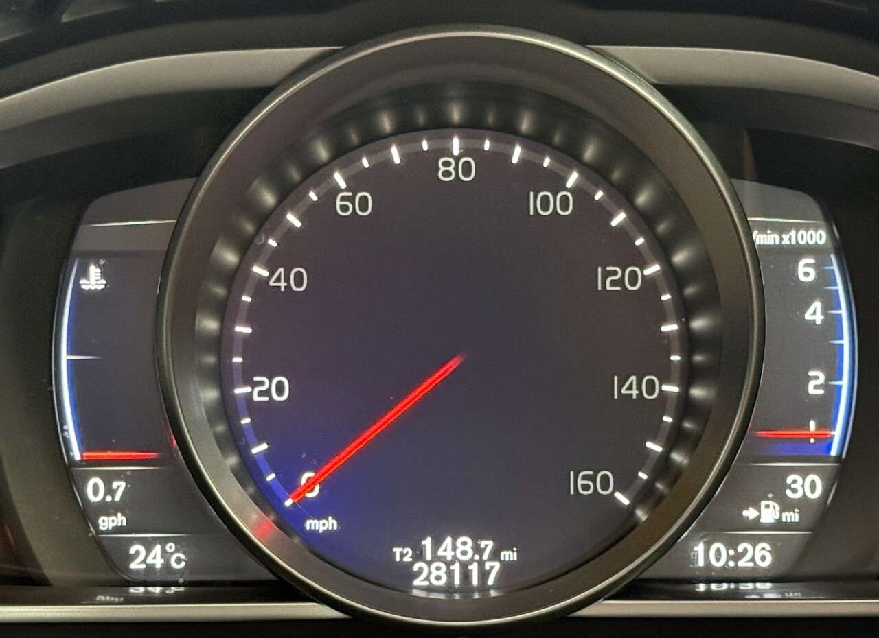 2019 VOLVO V40 2019 VOLVO V40