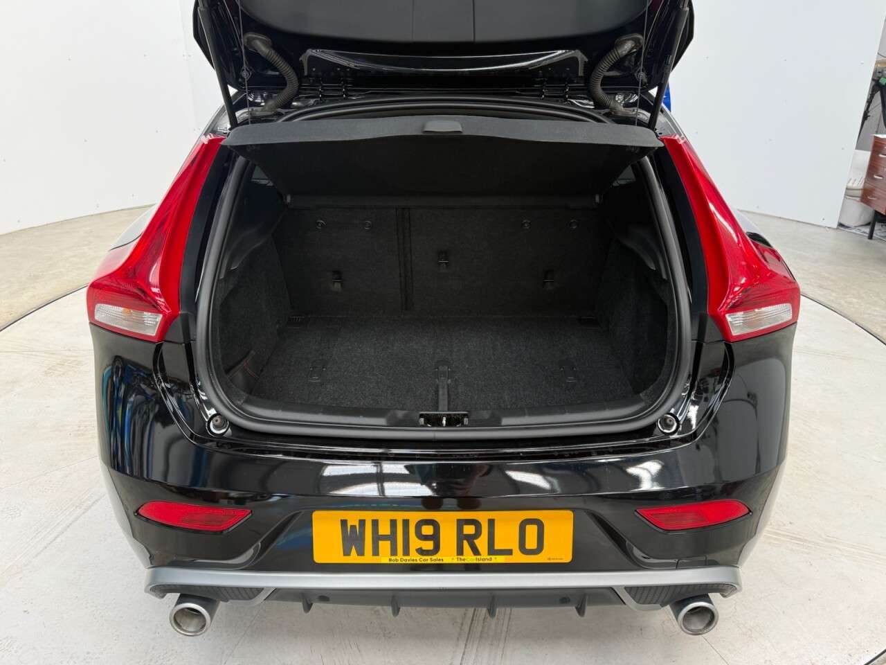 2019 VOLVO V40 2019 VOLVO V40