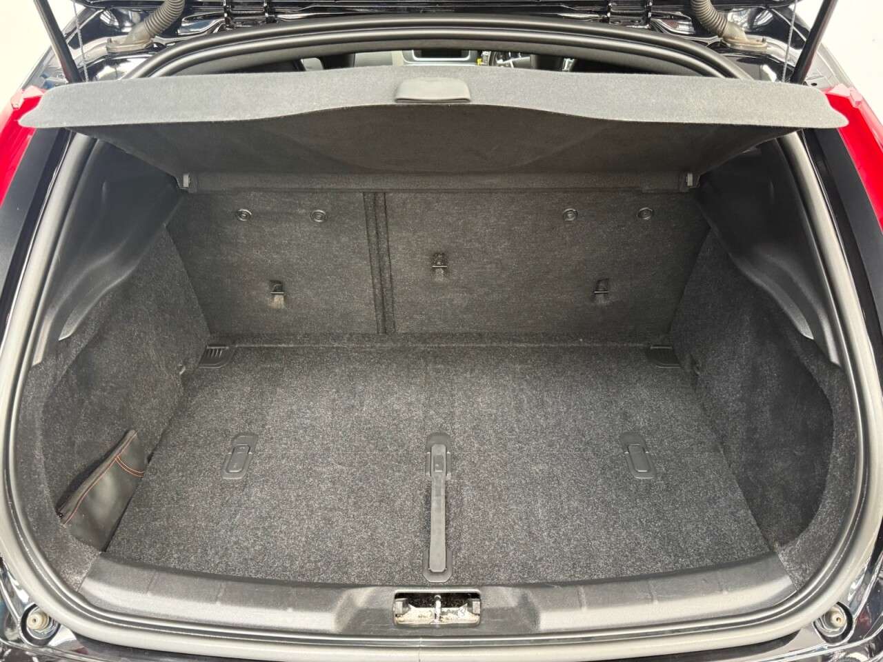 2019 VOLVO V40 2019 VOLVO V40
