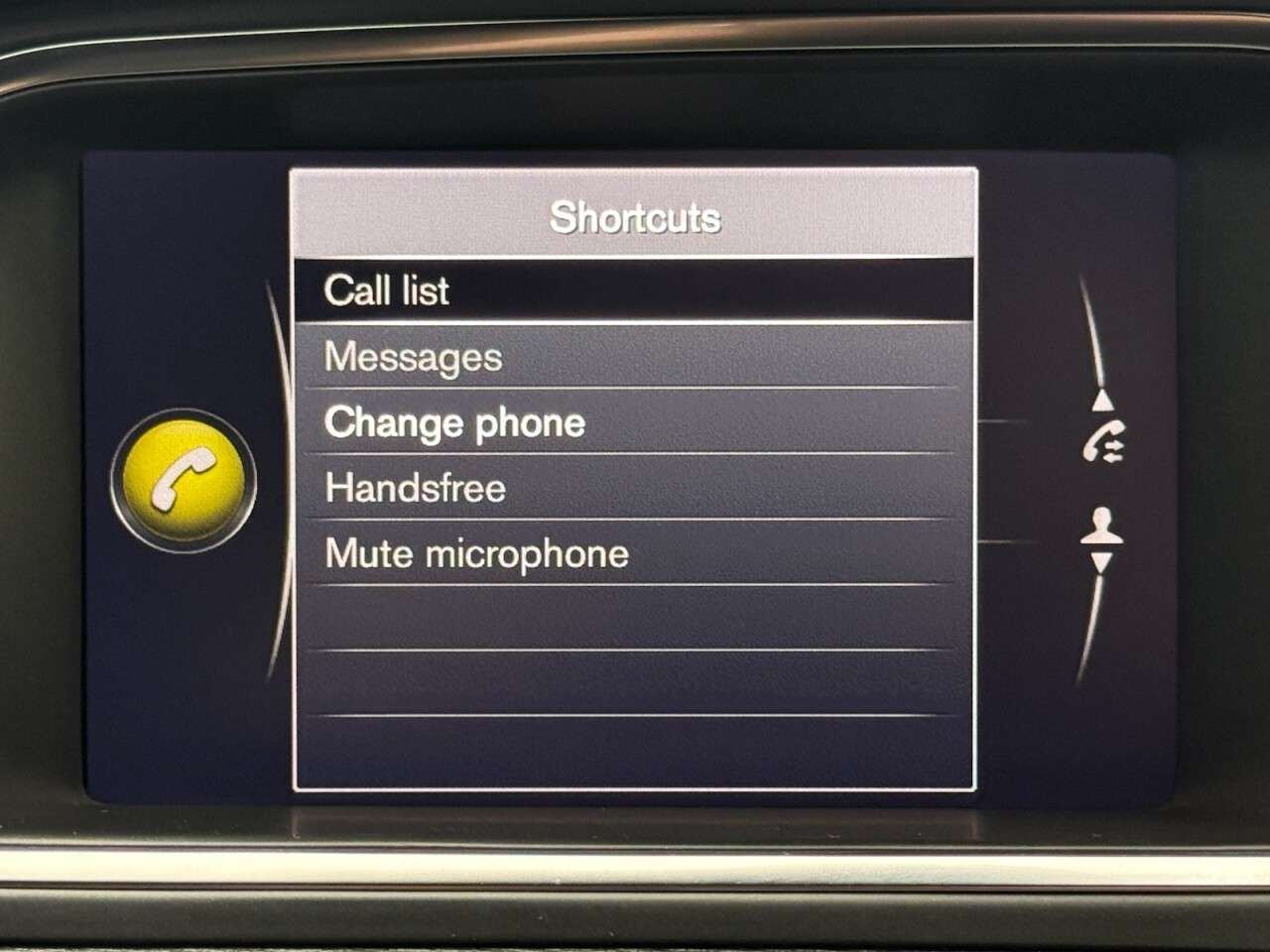 2019 VOLVO V40 2019 VOLVO V40
