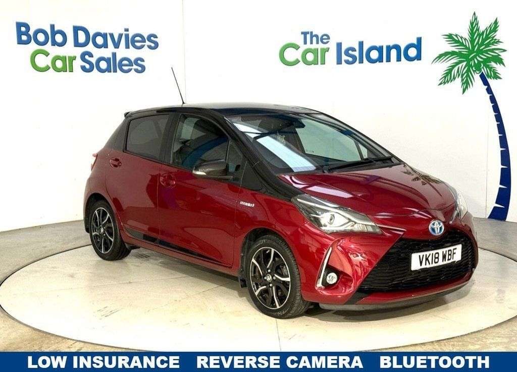 A 2018 TOYOTA YARIS 1.5 VVT-h Grey Bi-Tone Hatchback 5dr Petrol Hybrid E-CVT Euro 6 (s/s) (100 A 2018 TOYOTA YARIS 1.5 VVT-h Grey Bi-Tone Hatchback 5dr Petrol Hybrid E-CVT Euro 6 (s/s) (100