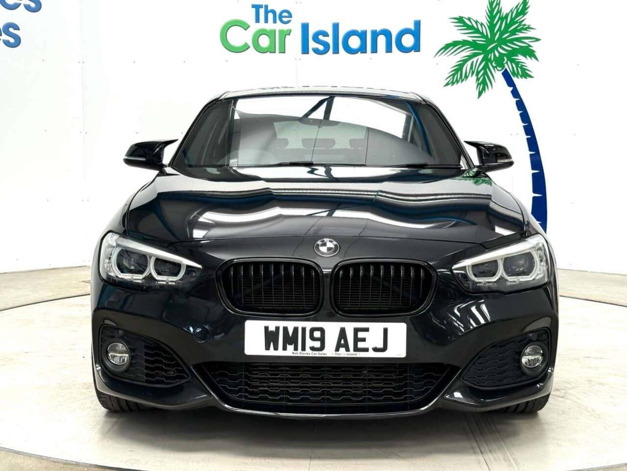 A 2019 BMW 1 SERIES 1.5 118i GPF M Sport Shadow Edition Hatchback 5dr Petrol Auto Euro 6 (s/s) A 2019 BMW 1 SERIES 1.5 118i GPF M Sport Shadow Edition Hatchback 5dr Petrol Auto Euro 6 (s/s)