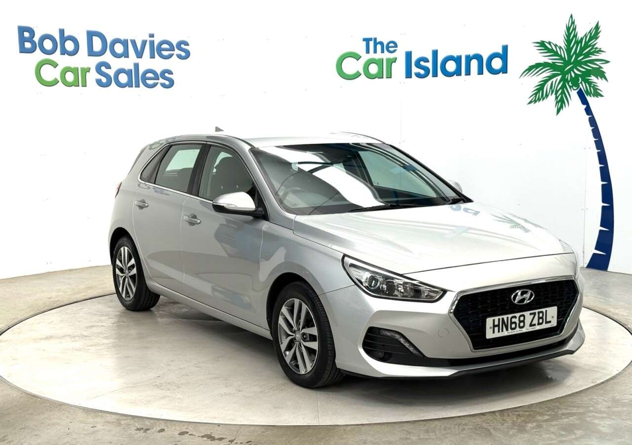A 2018 HYUNDAI I30 1.0 T-GDi Blue Drive SE Hatchback 5dr Petrol Manual Euro 6 (s/s) (120 ps) R A 2018 HYUNDAI I30 1.0 T-GDi Blue Drive SE Hatchback 5dr Petrol Manual Euro 6 (s/s) (120 ps) R