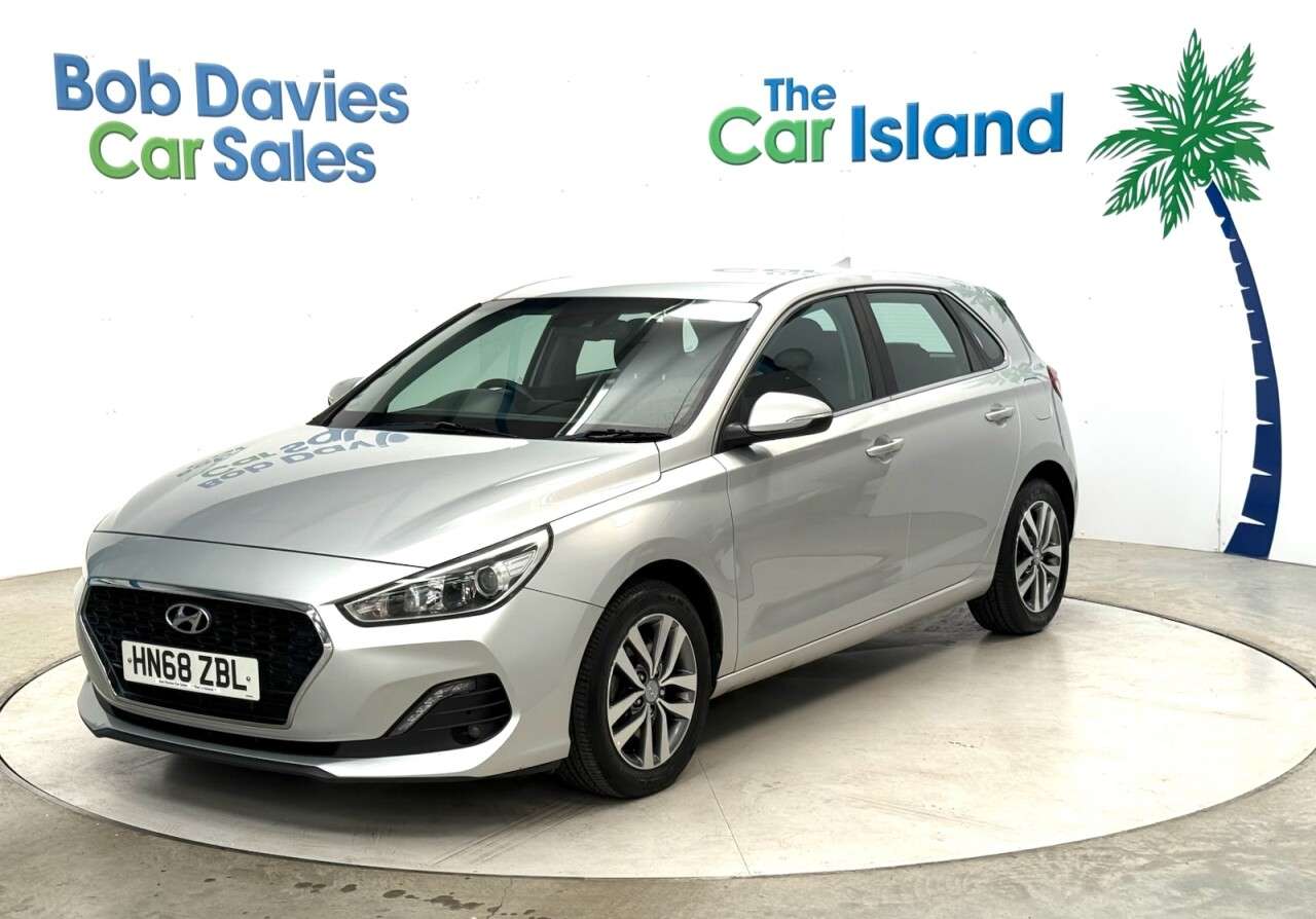 A 2018 HYUNDAI I30 1.0 T-GDi Blue Drive SE Hatchback 5dr Petrol Manual Euro 6 (s/s) (120 ps) R A 2018 HYUNDAI I30 1.0 T-GDi Blue Drive SE Hatchback 5dr Petrol Manual Euro 6 (s/s) (120 ps) R