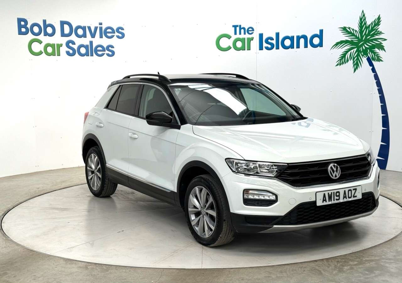 A 2019 VOLKSWAGEN T-ROC 1.6 TDI Design SUV 5dr Diesel Manual Euro 6 (s/s) (115 ps) Apple Carplay & A 2019 VOLKSWAGEN T-ROC 1.6 TDI Design SUV 5dr Diesel Manual Euro 6 (s/s) (115 ps) Apple Carplay &
