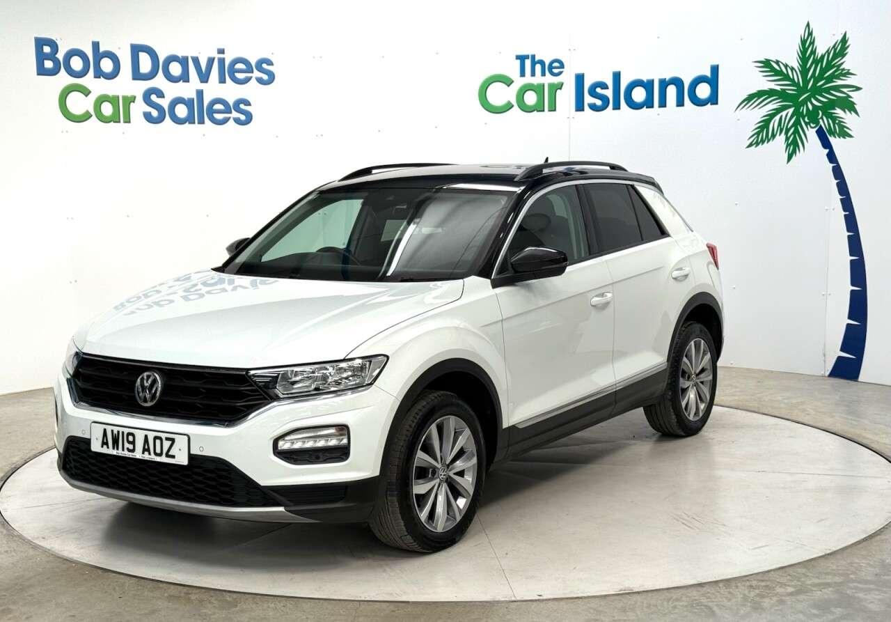 A 2019 VOLKSWAGEN T-ROC 1.6 TDI Design SUV 5dr Diesel Manual Euro 6 (s/s) (115 ps) Apple Carplay & A 2019 VOLKSWAGEN T-ROC 1.6 TDI Design SUV 5dr Diesel Manual Euro 6 (s/s) (115 ps) Apple Carplay &