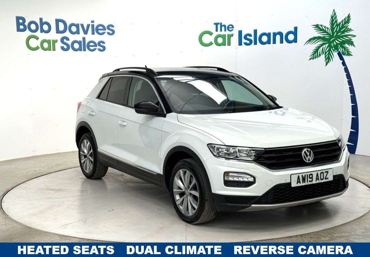 A 2019 VOLKSWAGEN T-ROC 1.6 TDI Design SUV 5dr Diesel Manual Euro 6 (s/s) (115 ps) Apple Carplay & A 2019 VOLKSWAGEN T-ROC 1.6 TDI Design SUV 5dr Diesel Manual Euro 6 (s/s) (115 ps) Apple Carplay &