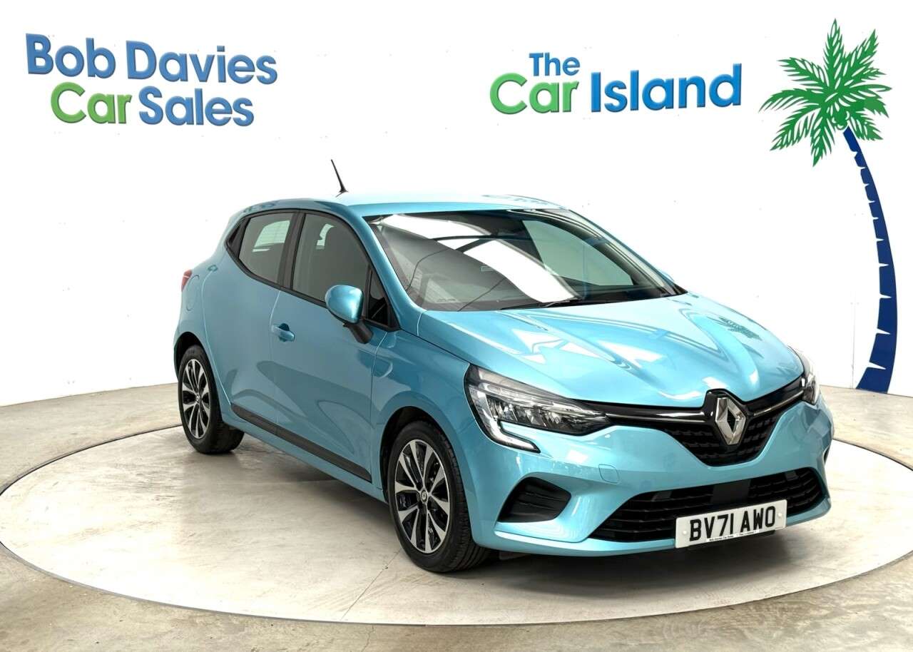 A 2021 RENAULT CLIO 1.0 TCe Iconic Hatchback 5dr Petrol Manual Euro 6 (s/s) (90 ps) Parking Sen A 2021 RENAULT CLIO 1.0 TCe Iconic Hatchback 5dr Petrol Manual Euro 6 (s/s) (90 ps) Parking Sen