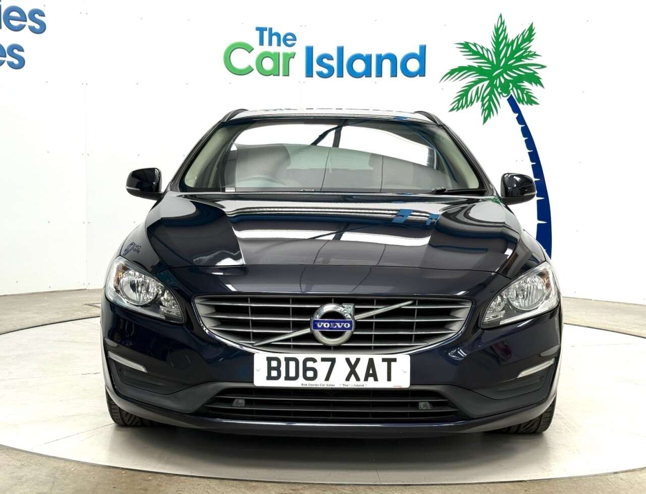 A 2018 VOLVO V60 2.4 D5 Twin Engine SE Nav Estate 5dr Diesel Plug-in Hybrid Auto AWD Euro 6 A 2018 VOLVO V60 2.4 D5 Twin Engine SE Nav Estate 5dr Diesel Plug-in Hybrid Auto AWD Euro 6