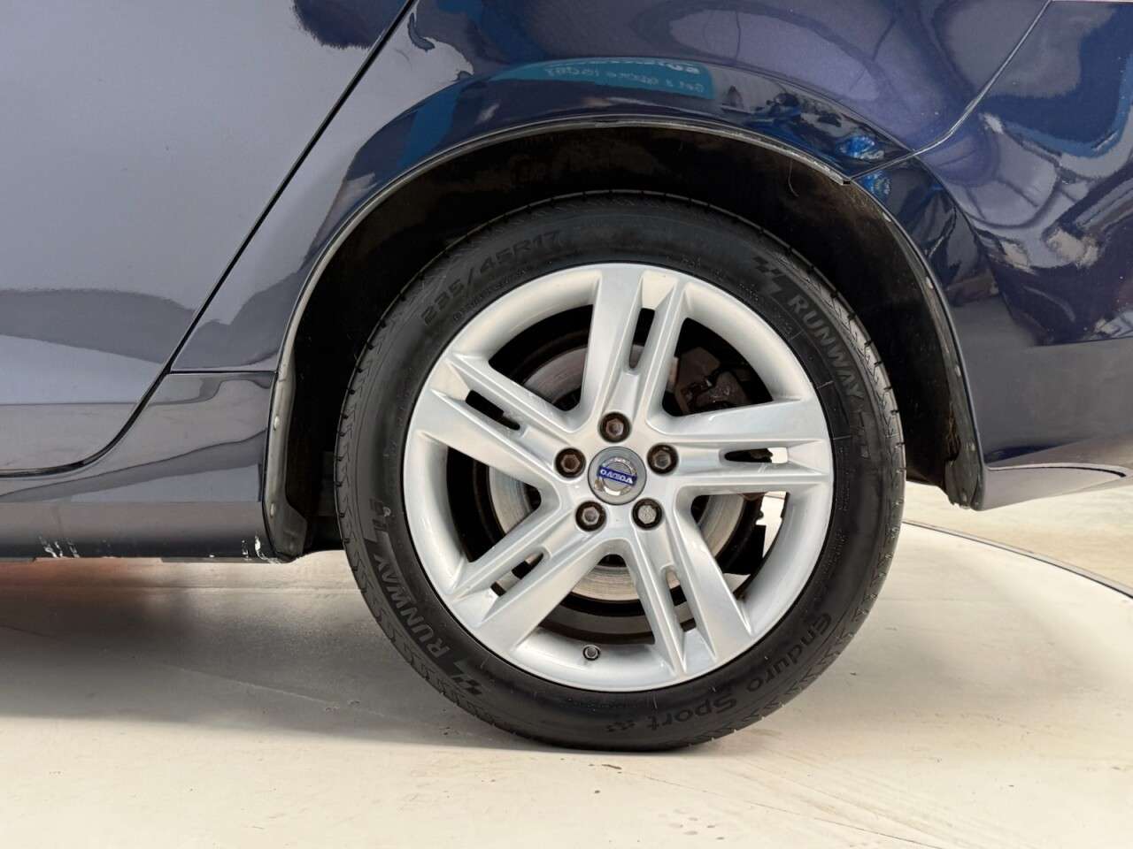 2018 VOLVO V60 2018 VOLVO V60