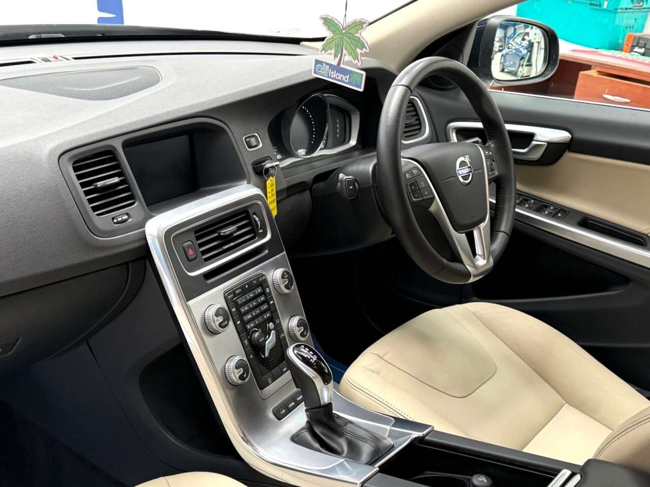 2018 VOLVO V60 2018 VOLVO V60