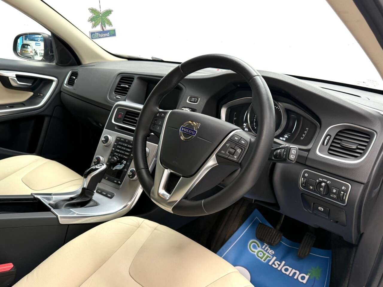 2018 VOLVO V60 2018 VOLVO V60