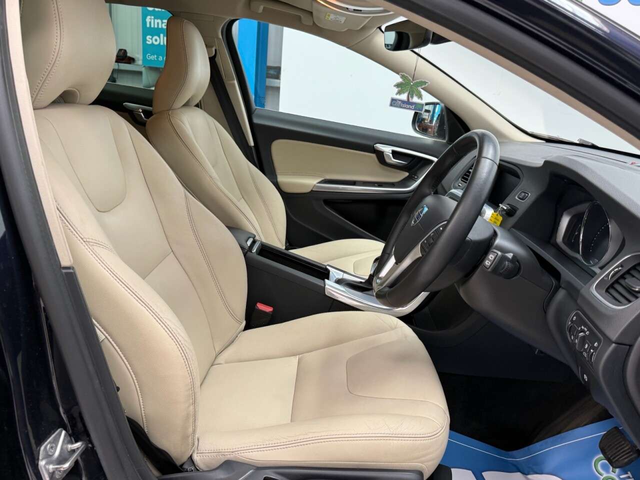 2018 VOLVO V60 2018 VOLVO V60