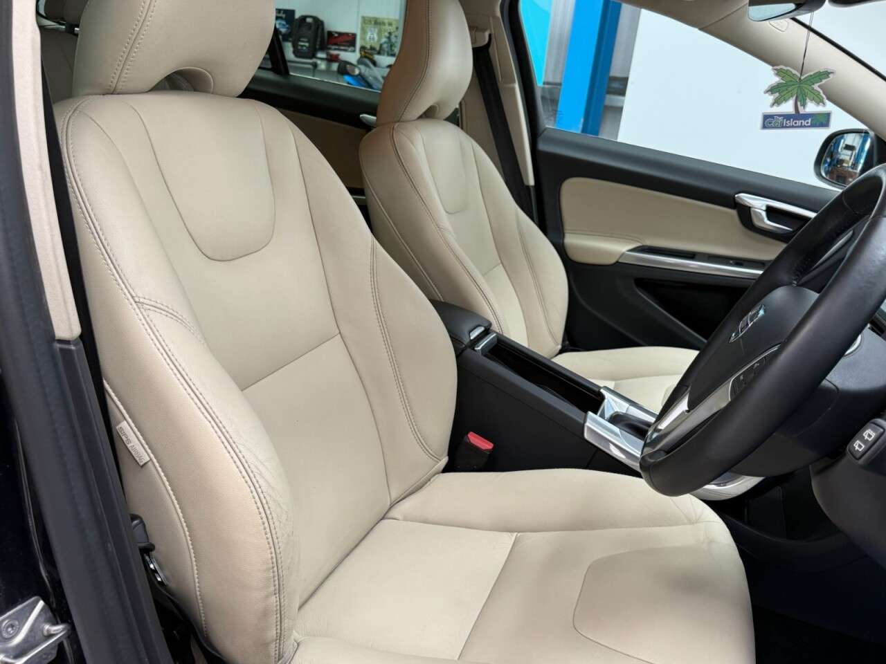 2018 VOLVO V60 2018 VOLVO V60