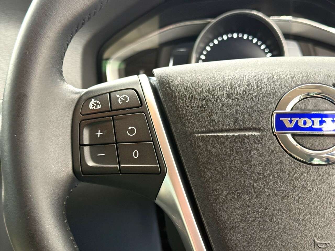 2018 VOLVO V60 2018 VOLVO V60