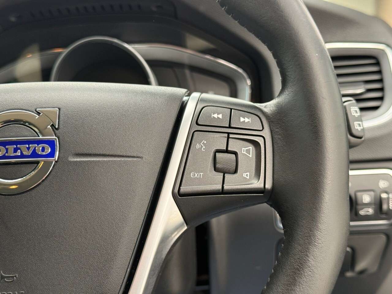 2018 VOLVO V60 2018 VOLVO V60
