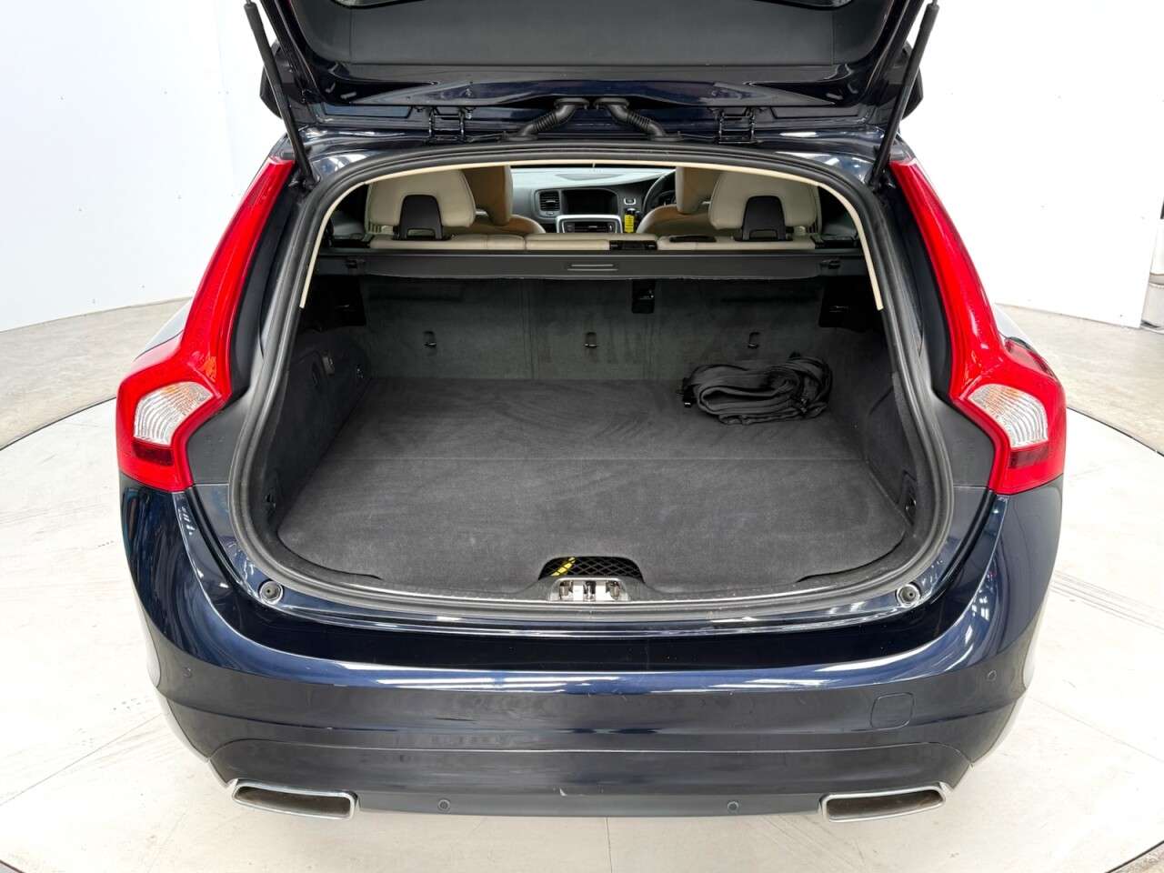 2018 VOLVO V60 2018 VOLVO V60