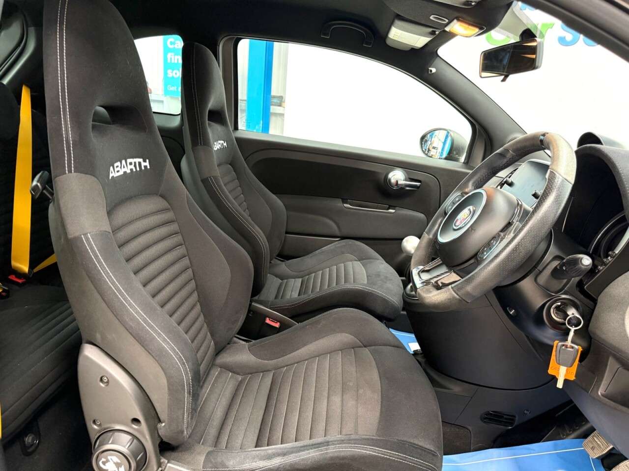2021 ABARTH 595 2021 ABARTH 595