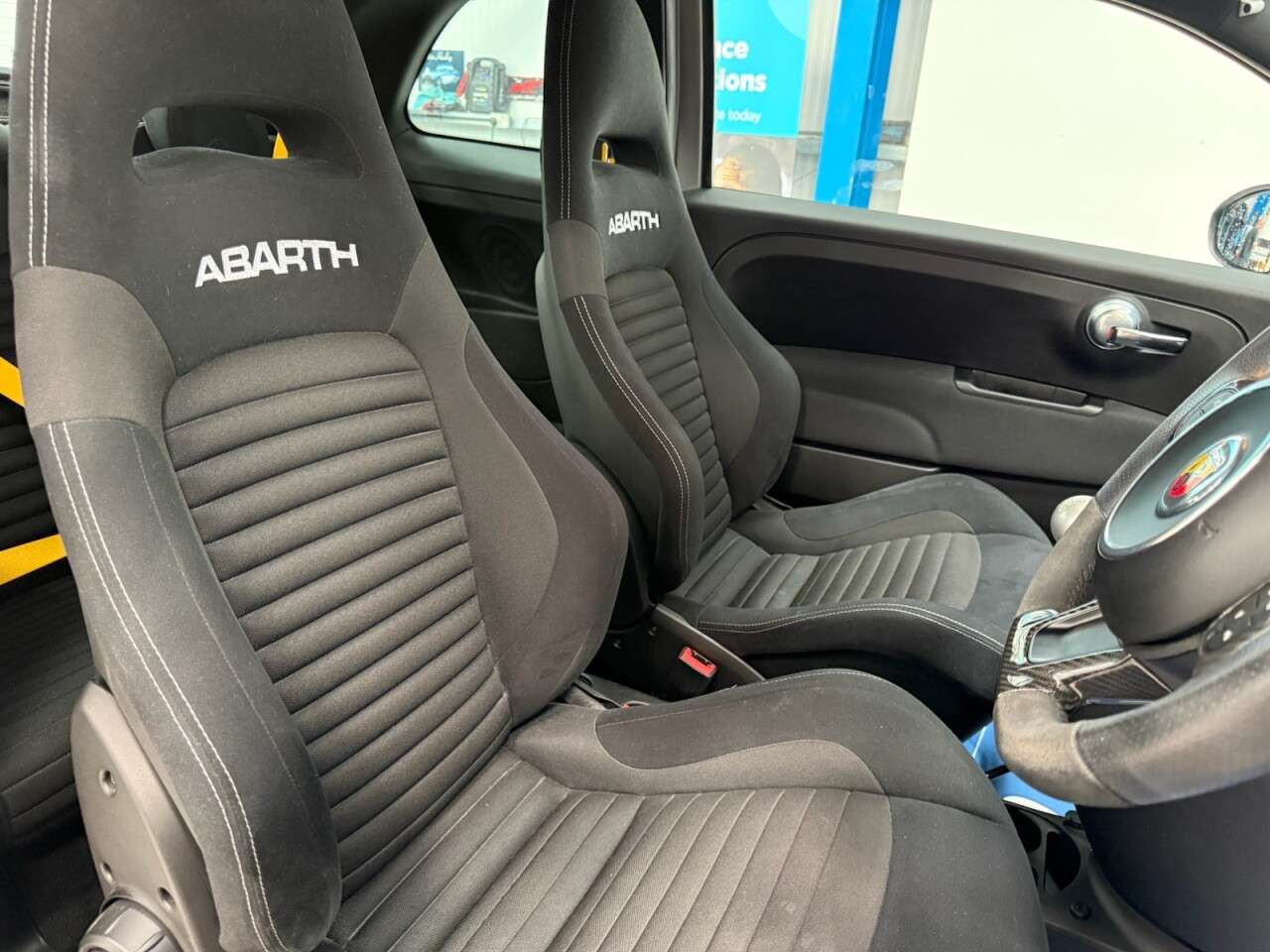 2021 ABARTH 595 2021 ABARTH 595
