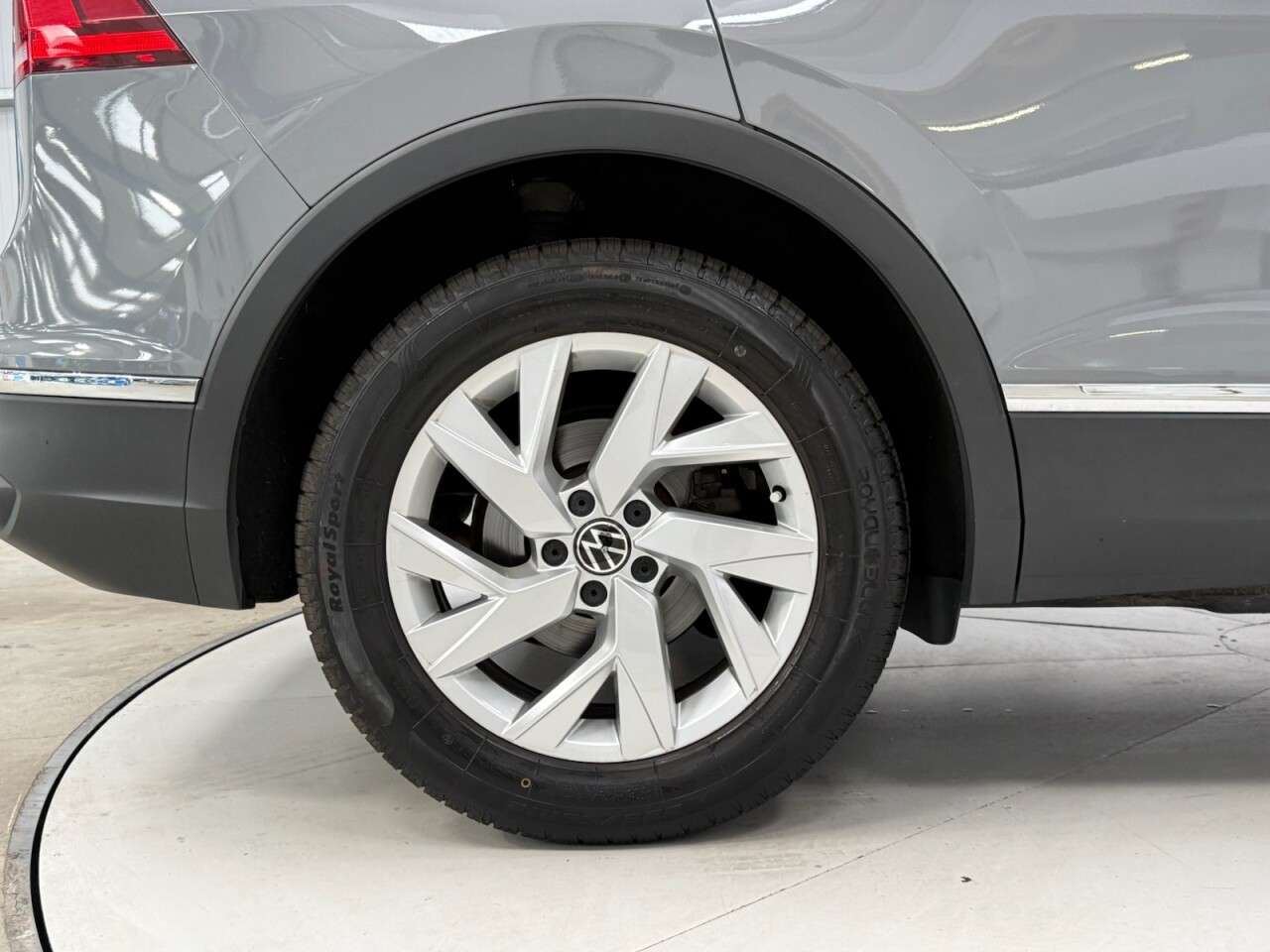 2021 VOLKSWAGEN TIGUAN 2021 VOLKSWAGEN TIGUAN