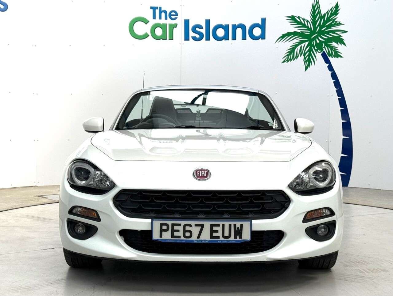 A 2017 FIAT 124 SPIDER 1.4 MultiAir Lusso Convertible 2dr Petrol Euro 6 (140 ps) Great History Hea A 2017 FIAT 124 SPIDER 1.4 MultiAir Lusso Convertible 2dr Petrol Euro 6 (140 ps) Great History Hea