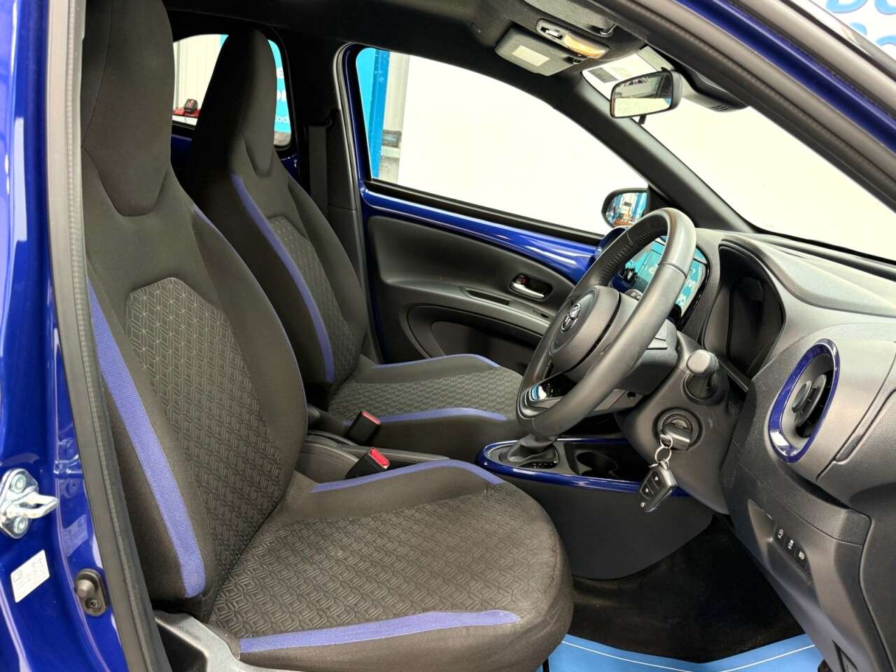 2024 TOYOTA AYGO X 2024 TOYOTA AYGO X