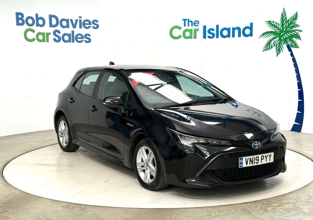 A 2019 TOYOTA COROLLA 1.8 VVT-h Icon Tech Hatchback 5dr Petrol Hybrid CVT Euro 6 (s/s) (122 ps) H A 2019 TOYOTA COROLLA 1.8 VVT-h Icon Tech Hatchback 5dr Petrol Hybrid CVT Euro 6 (s/s) (122 ps) H