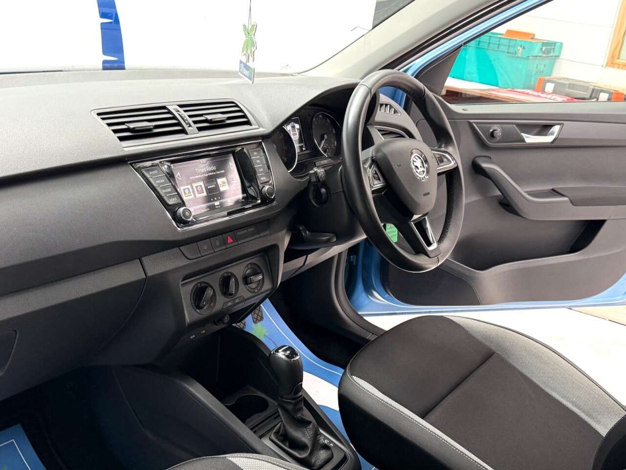 A 2018 SKODA FABIA 1.0 TSI SE Hatchback 5dr Petrol DSG Euro 6 (s/s) (110 ps) Parking Sensors & A 2018 SKODA FABIA 1.0 TSI SE Hatchback 5dr Petrol DSG Euro 6 (s/s) (110 ps) Parking Sensors &