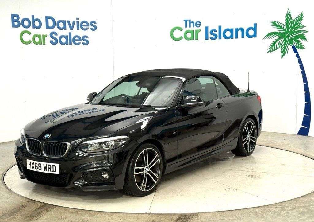 A 2018 BMW 2 SERIES 2.0 220i M Sport Convertible 2dr Petrol Auto Euro 6 (s/s) (184 ps) SATNAV H A 2018 BMW 2 SERIES 2.0 220i M Sport Convertible 2dr Petrol Auto Euro 6 (s/s) (184 ps) SATNAV H