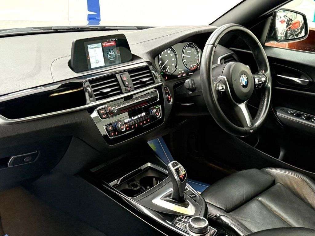 A 2018 BMW 2 SERIES 2.0 220i M Sport Convertible 2dr Petrol Auto Euro 6 (s/s) (184 ps) SATNAV H A 2018 BMW 2 SERIES 2.0 220i M Sport Convertible 2dr Petrol Auto Euro 6 (s/s) (184 ps) SATNAV H