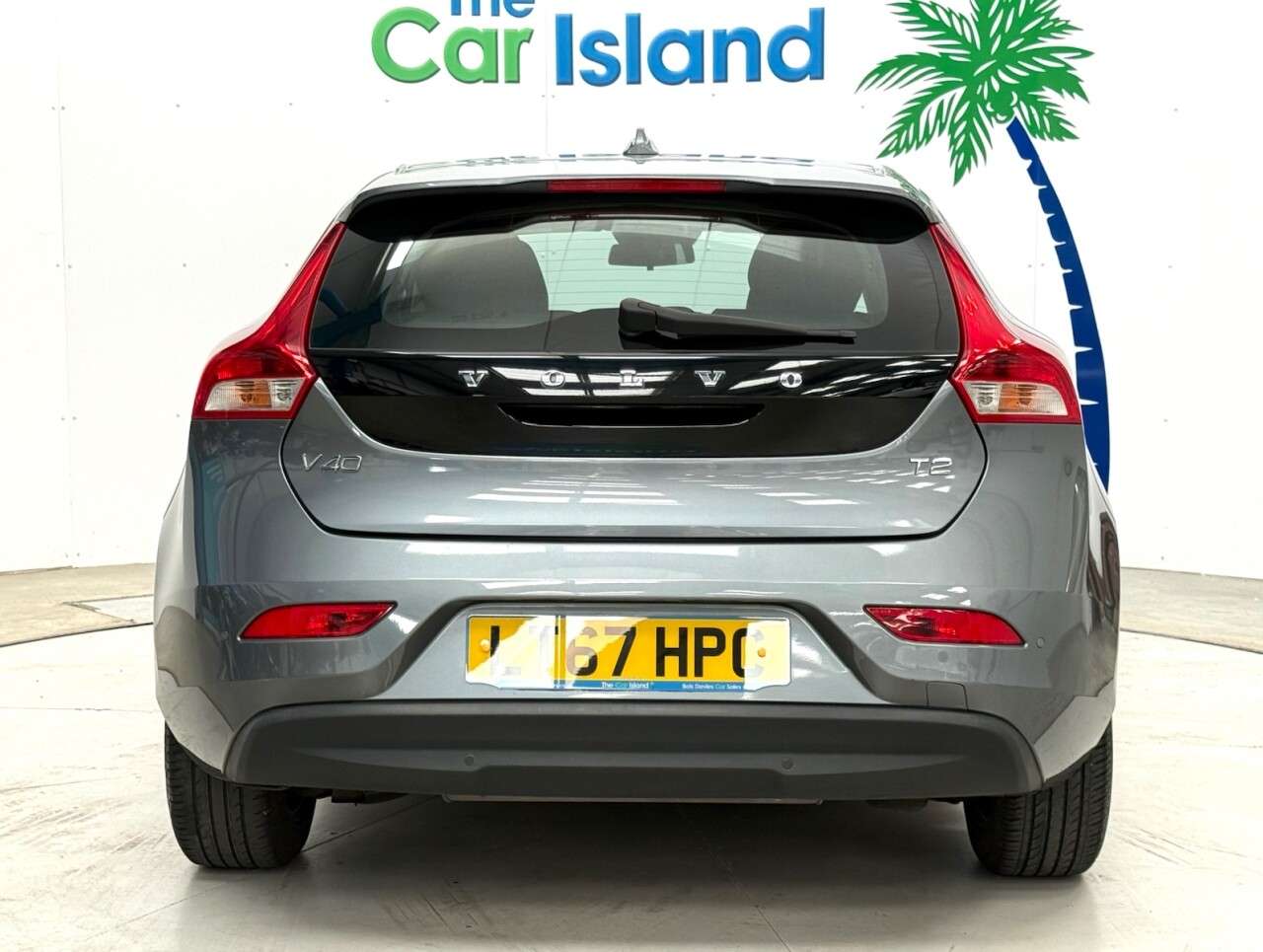 2017 VOLVO V40 2017 VOLVO V40