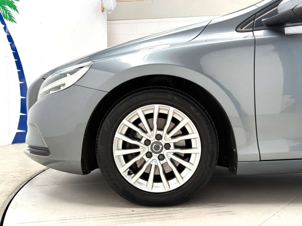 2017 VOLVO V40 2017 VOLVO V40