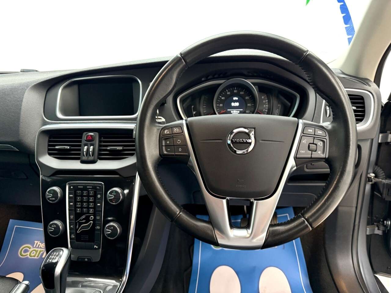 2017 VOLVO V40 2017 VOLVO V40