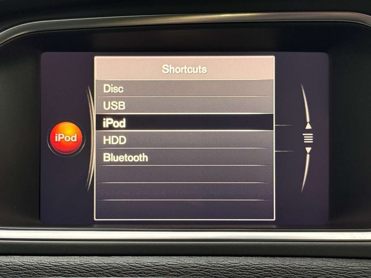 2017 VOLVO V40 2017 VOLVO V40