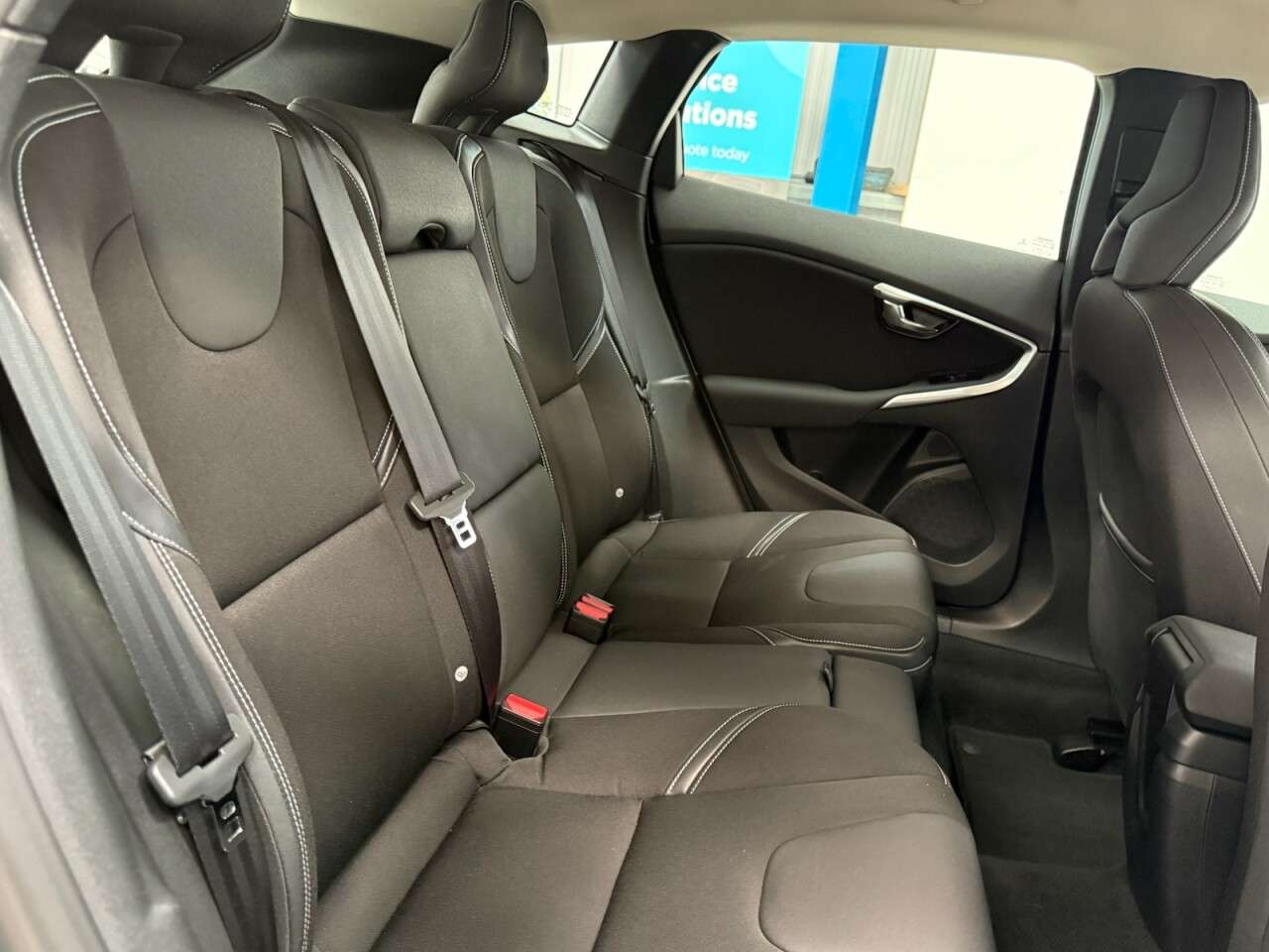 2017 VOLVO V40 2017 VOLVO V40