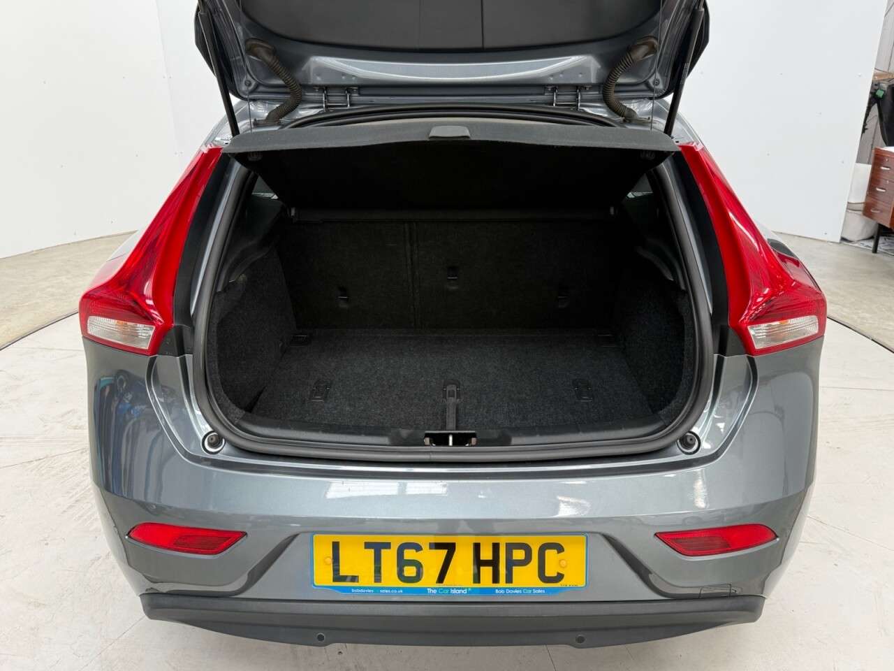 2017 VOLVO V40 2017 VOLVO V40